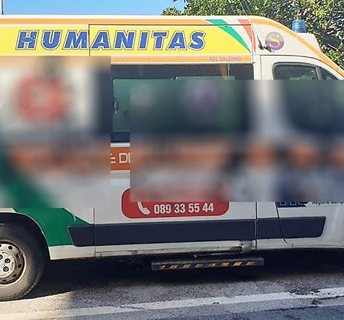 VIDEO – Ambulanza imbrattata: ragazzata o intimidazione?